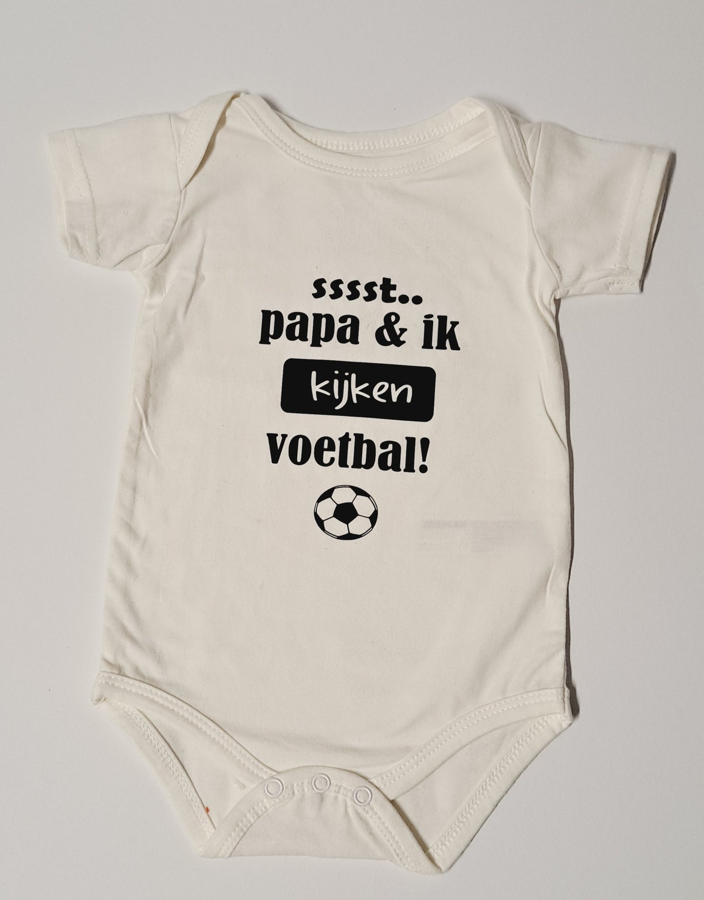 Rompertje Papa en Ik kijken voetbal